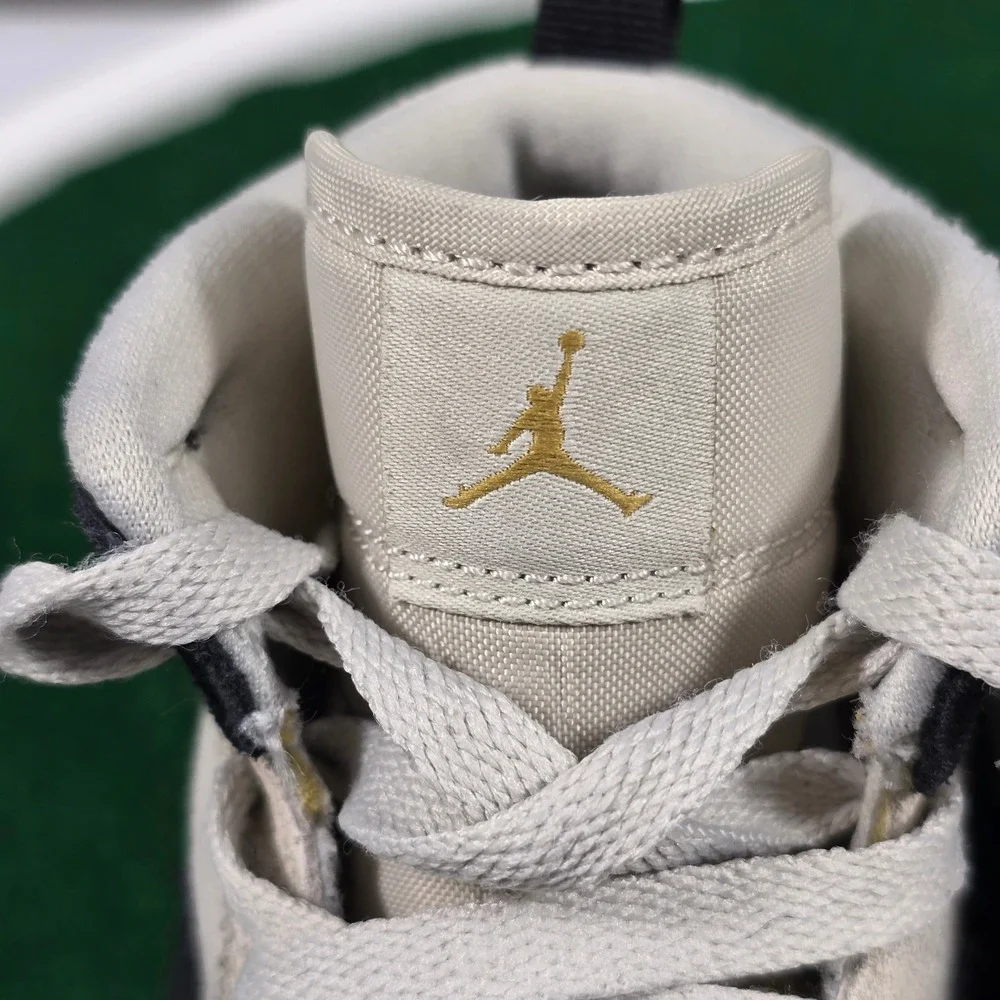 Nike Air Jordan 1 Mid Shoes‎ Kids 3Y Light Bone Metallic Gold 640734-023  Suede